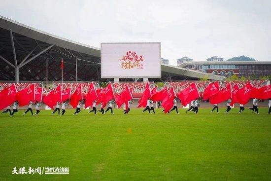 谈及其中原因，滕哈赫表示：“这当然与球员的特点有关，但这也与这家俱乐部的基因有关。